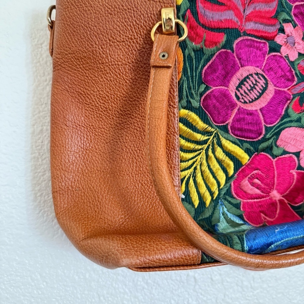 Leather floral crossbody bag - Picture 2 of 10